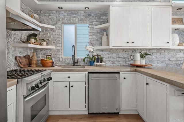 159 W Diana, Encinitas CA: https://media.crmls.org/mediaz/a5321667-cd62-40d6-bba1-629cd9180ea1.jpg