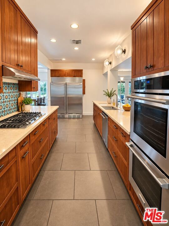 23057 Sylvan Street photo 17