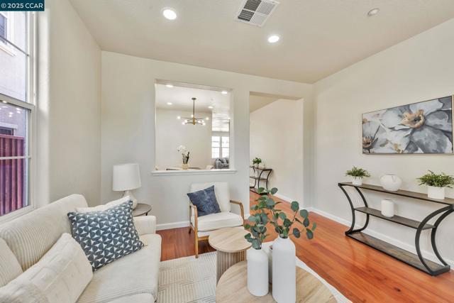 237 Dutra Vernaci Dr, Union City CA: https://media.crmls.org/mediaz/a53328f0-94f3-47b8-b1d4-7cb073297527.jpg