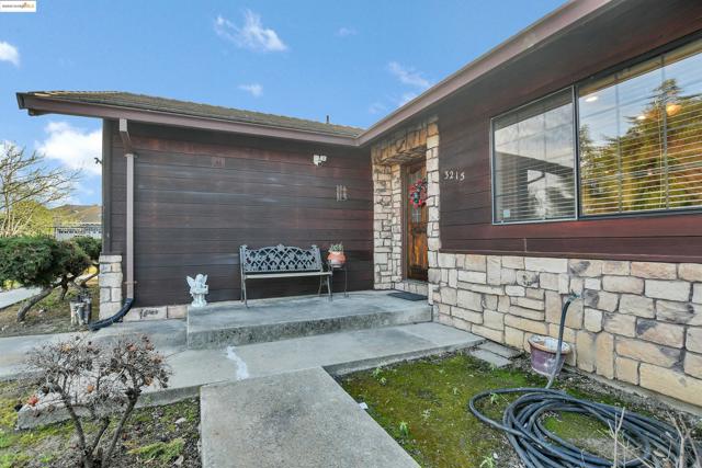 3215 Ohara Ave, Brentwood CA: https://media.crmls.org/mediaz/a533395d-931e-4a78-bea7-f478ccf8f90d.jpg