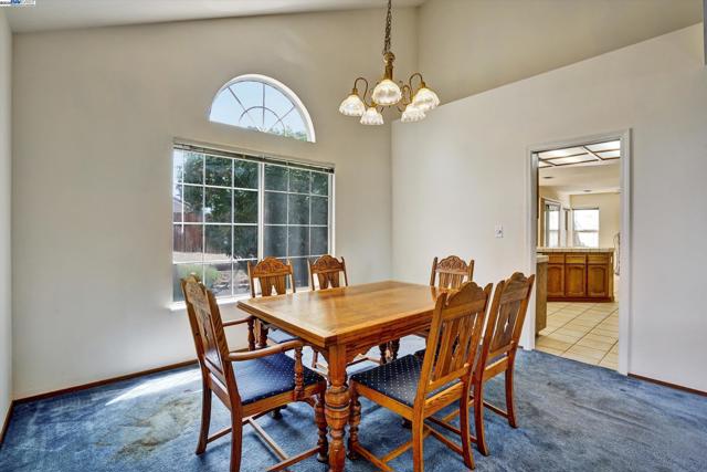 1400 Tennis Ln, Tracy CA: https://media.crmls.org/mediaz/a533803f-a79e-4200-bff2-5dd5a4f9f03c.jpg