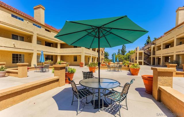 2037 Burton st, San Diego CA: https://media.crmls.org/mediaz/a534919c-75c3-4988-a8c1-dc62a737ad20.jpg