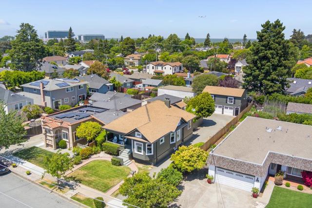 28 Clarendon Road, Burlingame CA: https://media.crmls.org/mediaz/a5351519-0e61-4efe-943f-dc2f9e45aa14.jpg