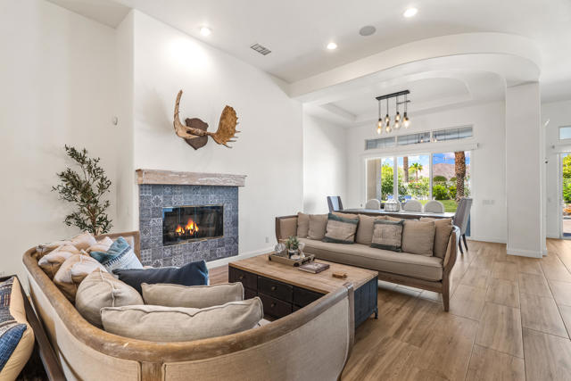 80030 Via Valerosa, La Quinta CA: https://media.crmls.org/mediaz/a5355e4f-b437-4919-ac3d-2b3f0117ba5c.jpg