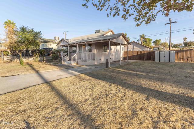 Detail Gallery Image 4 of 39 For 1530 Pearl St, Bakersfield,  CA 93305 - 4 Beds | 2 Baths