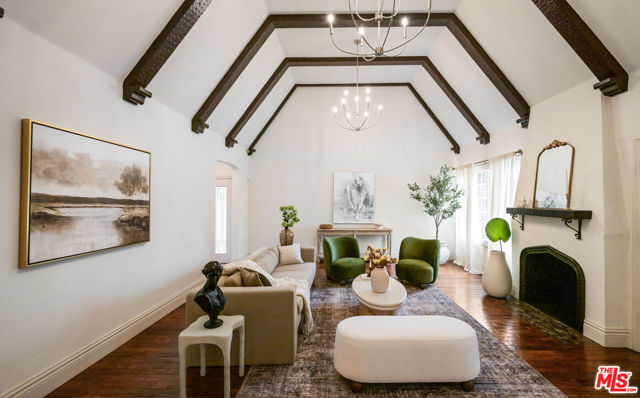 515 N Crescent Heights Boulevard, Los Angeles CA: https://media.crmls.org/mediaz/a5368fc9-f53c-4897-bb33-a796e8c06b52.jpg