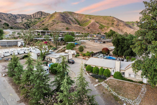 11270 Dominica Avenue, Lakeview Terrace CA: https://media.crmls.org/mediaz/a536f380-238f-49e3-b31f-301070d984b7.jpg