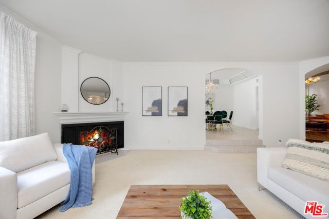 5333 Zelzah Avenue, Encino CA: https://media.crmls.org/mediaz/a5372487-836b-4628-8d27-4d95efd87db4.jpg