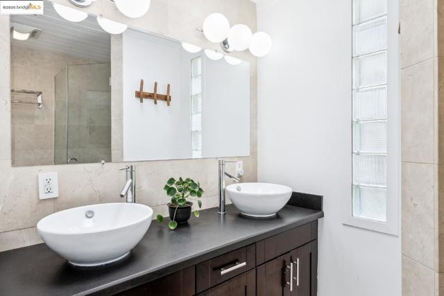 4003 Santa Fe CT, Concord CA: https://media.crmls.org/mediaz/a5382deb-c875-4e9d-9cb1-4efc1b130e29.jpg