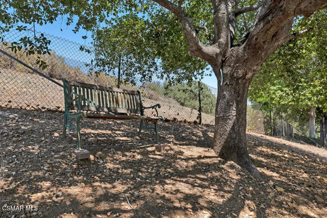 751 Lynnmere Drive, Thousand Oaks CA: https://media.crmls.org/mediaz/a538df28-6360-403f-8bcd-d91dd51f3158.jpg