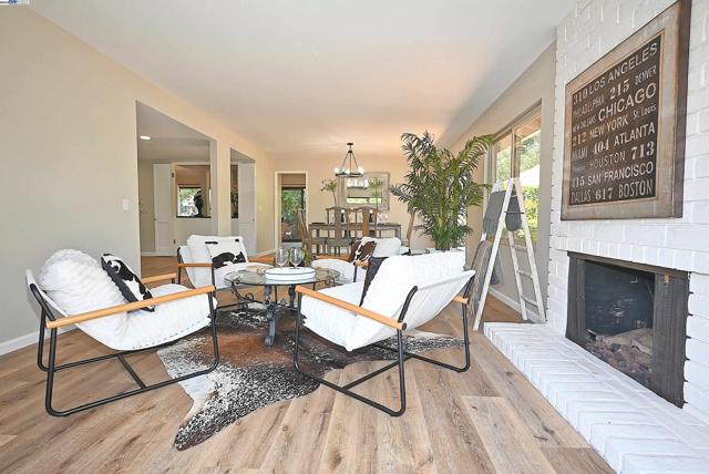 241 Belaire Ct, Danville CA: https://media.crmls.org/mediaz/a5390098-f63e-41c2-8fcf-789a030624b0.jpg