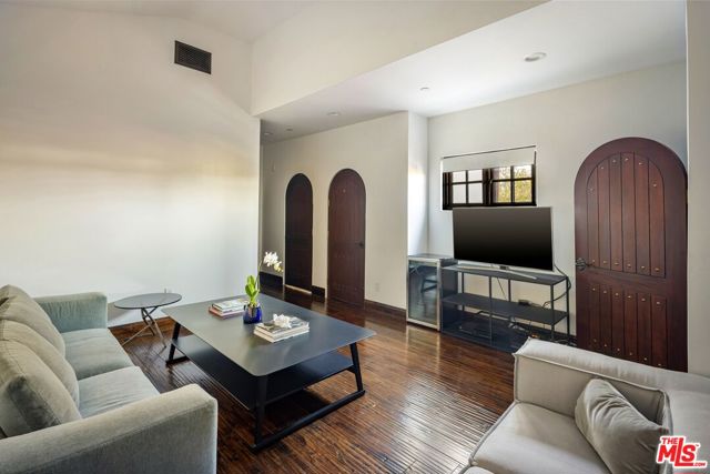 11937 West Sunset Boulevard, 4 photo 20