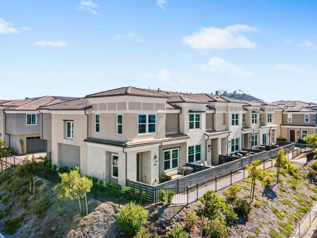 1202 Sunrise Vw, San Marcos CA: https://media.crmls.org/mediaz/a5393eba-3403-4eb9-955a-967b80320935.jpg