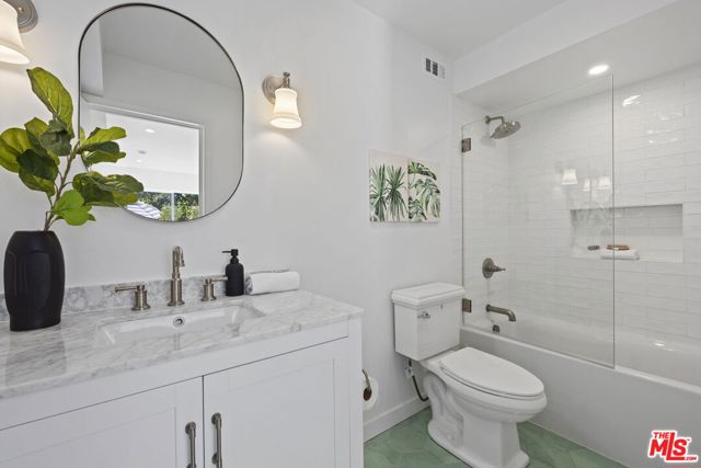 431 Montana Circle, Ojai CA: https://media.crmls.org/mediaz/a539ae18-6286-48cd-a90b-c64d5cd93856.jpg