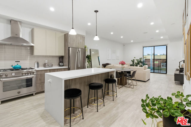 6707 N Sepulveda Boulevard, Van Nuys CA: https://media.crmls.org/mediaz/a539f734-7b75-4487-88fe-29fa60a7bc1c.jpg