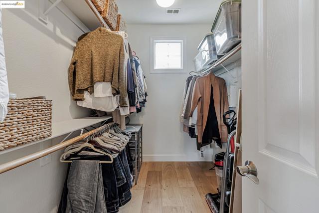 104 Seacliff Court, Richmond CA: https://media.crmls.org/mediaz/a53a4ab3-bfbd-449e-ac4e-84c38d2b73aa.jpg