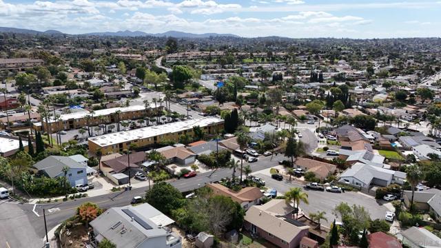 361 E Indian Rock Rd, Vista CA: https://media.crmls.org/mediaz/a53a7592-2bc2-47ac-a962-842a039f9a1b.jpg