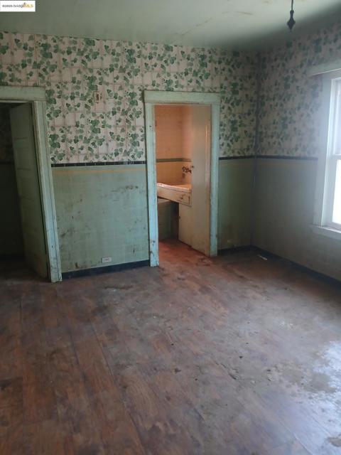 4075 Mera St, Oakland CA: https://media.crmls.org/mediaz/a53c5fc6-bae1-4bf7-ab27-ff119039ac84.jpg