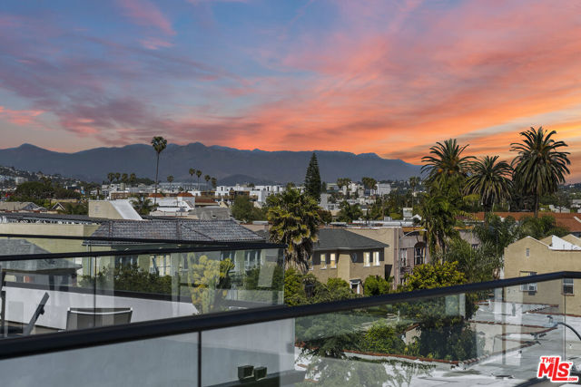 733 N Gramercy Place, Los Angeles CA: https://media.crmls.org/mediaz/a53e1175-c3e6-4f57-993c-8d6be2965294.jpg