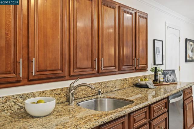 1950 Emerald St, Concord CA: https://media.crmls.org/mediaz/a53e402e-ed8f-401f-be45-84a0bcb4e684.jpg