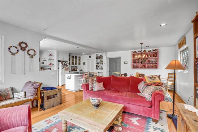Detail Gallery Image 5 of 21 For 627 Arenas St., La Jolla,  CA 92037 - 3 Beds | 3 Baths