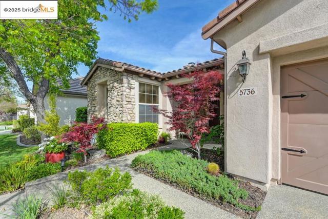Image 6 of 54 For 5736 Palmera Ln