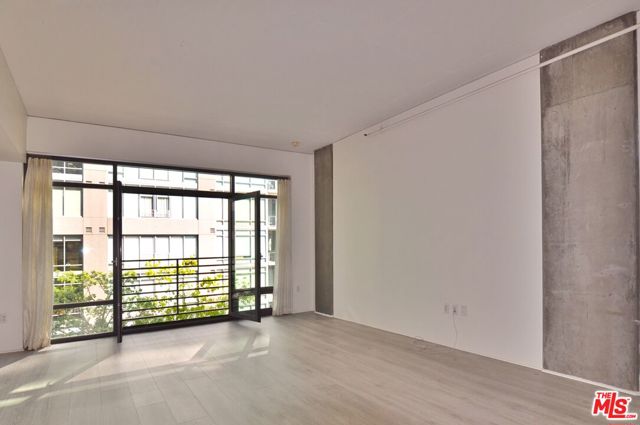 1111 S Grand Avenue, Los Angeles CA: https://media.crmls.org/mediaz/a53eb07e-217d-4cb4-a087-ff353650ffa5.jpg