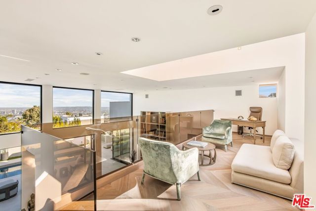 9405 Sierra Mar Place, Los Angeles CA: https://media.crmls.org/mediaz/a53ecab7-1b9e-46b7-9b2a-742a7abd53ba.jpg