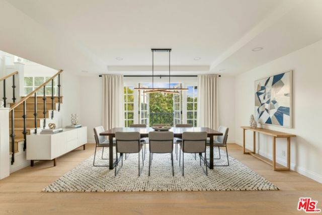 9315 Beverly Crest Drive, Beverly Hills CA: https://media.crmls.org/mediaz/a53eda25-f5ed-46f6-8f3e-33b856fdeb76.jpg