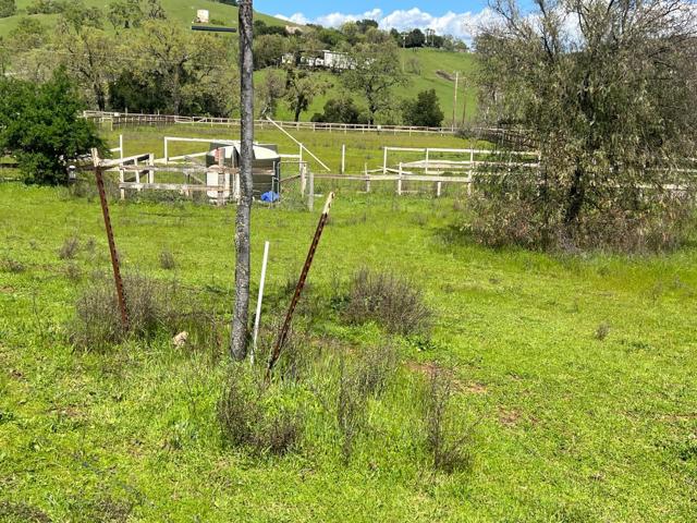 5390 Little Uvas Road, Morgan Hill CA: https://media.crmls.org/mediaz/a5402081-e75a-4660-a57d-debd78bd61d5.jpg