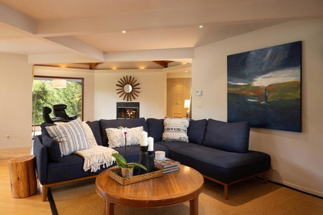 25275 Arriba Del Mundo, Carmel CA: https://media.crmls.org/mediaz/a54024cb-534c-4ac2-be75-86feae3addb5.jpg