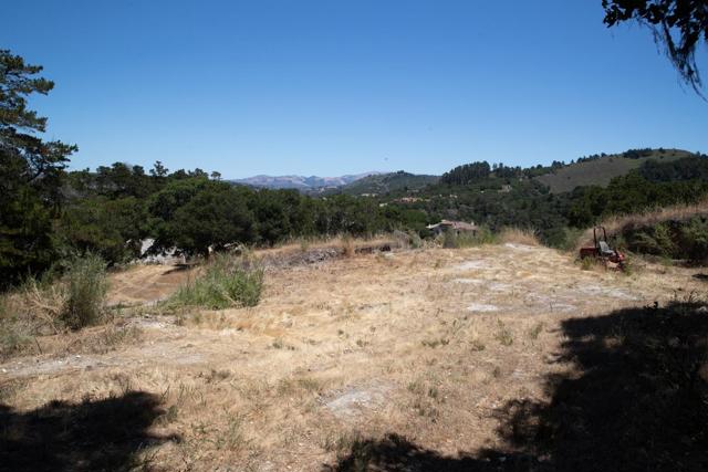 7567 Paseo Vista, Monterey CA: https://media.crmls.org/mediaz/a5409378-1207-4b2a-870e-5071304a175f.jpg