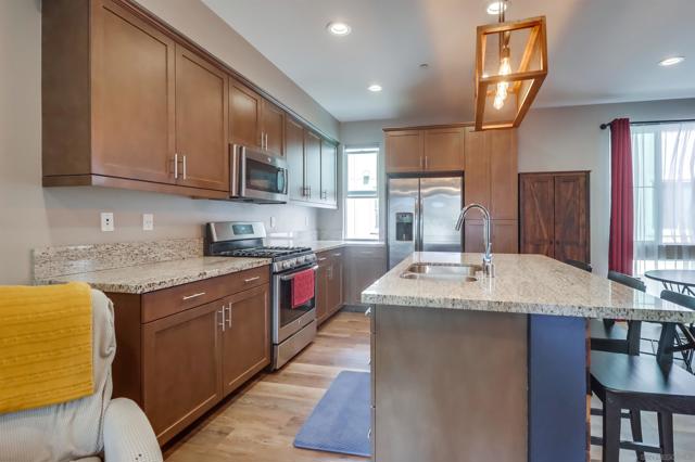 1875 Observation Way, Chula Vista CA: https://media.crmls.org/mediaz/a541233d-ef02-480d-b466-b29c02b958e9.jpg