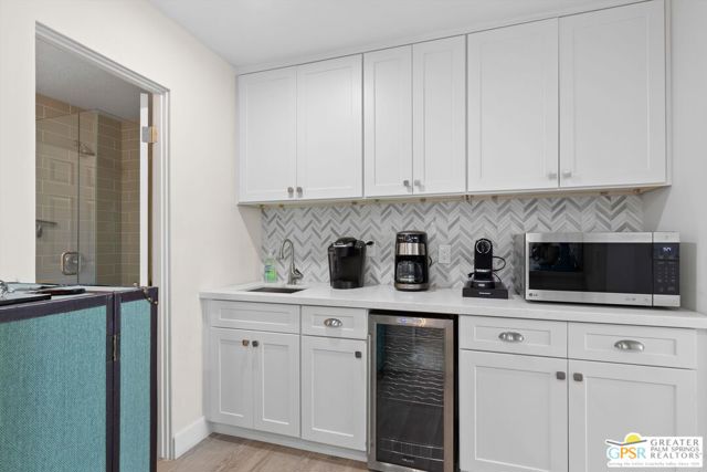 1186 S San Joaquin Drive, Palm Springs CA: https://media.crmls.org/mediaz/a5414eb4-e0bb-4fde-a288-881201a1447f.jpg