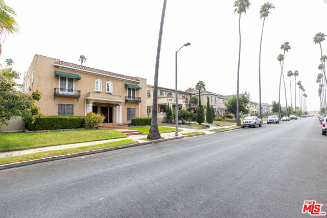 1206 3rd Avenue, Los Angeles CA: https://media.crmls.org/mediaz/a5414fbb-8c90-444a-87e8-953225e6a754.jpg