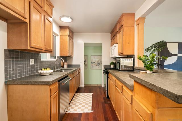 3708 Fairway Dr, La Mesa CA: https://media.crmls.org/mediaz/a5419bc4-e765-4d57-8b87-8f3178409d0a.jpg