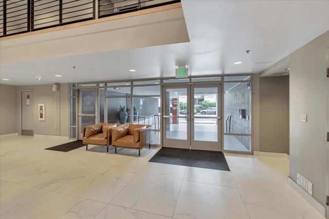 425 W Beech Street, San Diego CA: https://media.crmls.org/mediaz/a5425bbd-6ca7-4a4a-841e-da6a758779b8.jpg