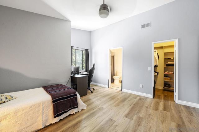 9997 Paseo Montril, San Diego CA: https://media.crmls.org/mediaz/a5428c0b-beb7-4530-9d85-0d82df5a0e2a.jpg