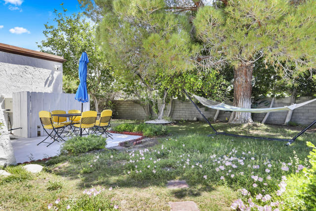 1385 E Via Escuela, Palm Springs CA: https://media.crmls.org/mediaz/a542a06c-1b91-4bac-bfcc-b63e858f949e.jpg