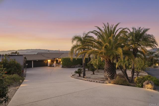 1524 Zutano Lane, Fallbrook CA: https://media.crmls.org/mediaz/a542a74b-cd2a-4276-8ac2-2a4f02eb2552.jpg