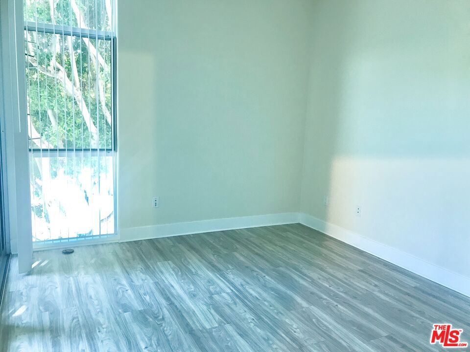 https://media.crmls.org/mediaz/a54341d5-e93b-42e4-a785-85d7c596225c.jpg?preset=X-Large