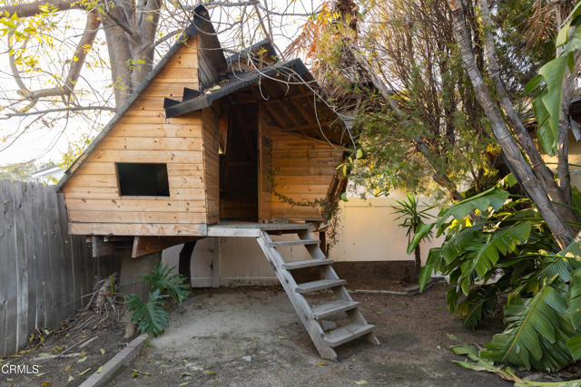 4901 Angeles Crest Circle, La Canada Flintridge CA: https://media.crmls.org/mediaz/a5438f7e-45f0-4354-9fae-606767c15b13.jpg