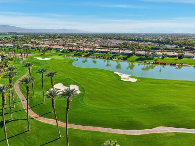 51518 Via Sorrento, La Quinta CA: https://media.crmls.org/mediaz/a54395c0-faae-4aa6-840d-1334682e82a1.jpg