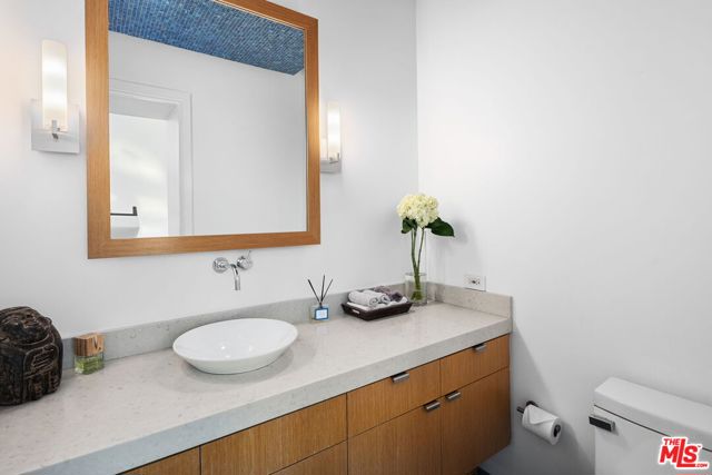1415 Summitridge Drive, Beverly Hills CA: https://media.crmls.org/mediaz/a543acef-cf81-4bd4-b379-a40a42757f22.jpg