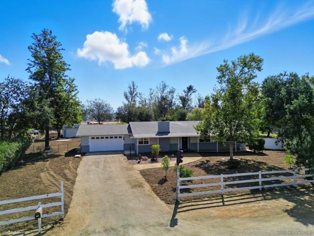 2118 Toca Ln, Ramona CA: https://media.crmls.org/mediaz/a543db45-bd6d-4cb8-b3a2-85fe38fea5e2.jpg