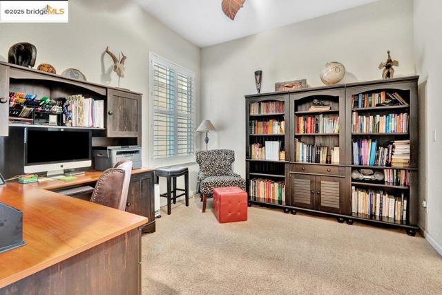 2981 Atherton Pl, Brentwood CA: https://media.crmls.org/mediaz/a54464ad-0383-483f-a0cf-b2d7883110ef.jpg