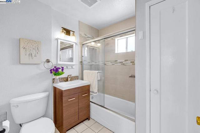 1069 Melcher St, San Leandro CA: https://media.crmls.org/mediaz/a544eb41-d549-4c5d-867a-0edee311f4be.jpg