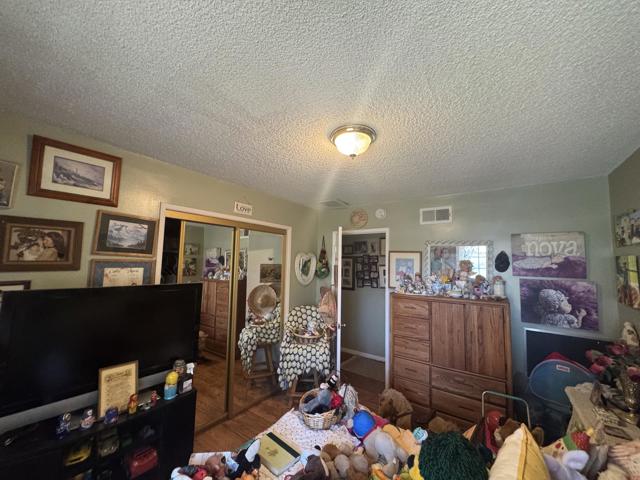 7585 Joshua Lane, Yucca Valley CA: https://media.crmls.org/mediaz/a544ed37-ee55-4af2-a34f-c6f039ffa2d8.jpg
