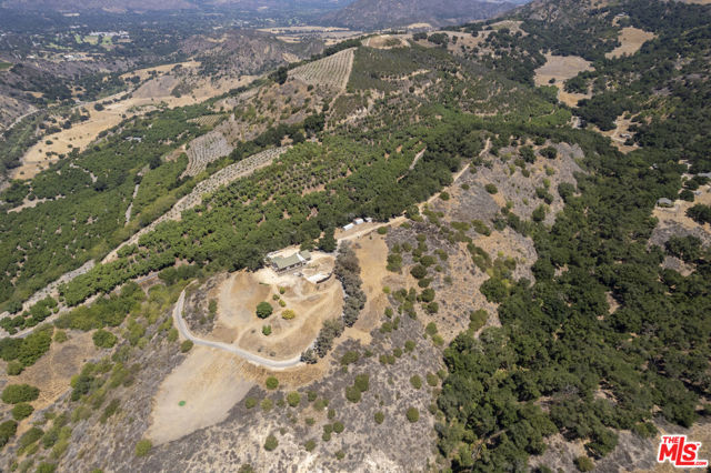 10880 Creek Road, Ojai CA: https://media.crmls.org/mediaz/a5453a2d-442f-4c28-a304-8899a0ba52d4.jpg