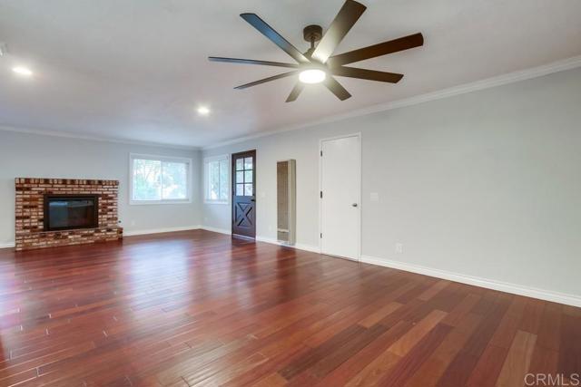 444 Victoria Place, Vista CA: https://media.crmls.org/mediaz/a545eb5f-dc0a-4363-a969-ad0e6884cba6.jpg